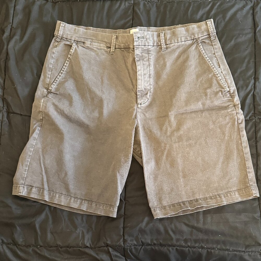 GAP Men's 36" Faded Gray Shorts
